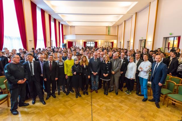 400 jeunes étaient présents le 17 octobre à l'occasion de la 3ème Rencontre nationale des chefs de demain, avec la présence de personnalités du secteur, Jean-Luc Petitrenaud, initiateur de la Semaine du goût, le président Cyrille Schwartz , et la directri