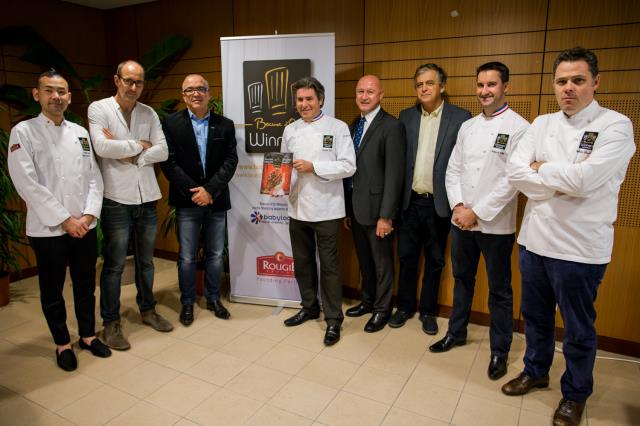 o	de gauche à droite : Noriyuki Hamada, bocuse de bronze 2013, Arnaud Poissonnier, président fondateur de Babyloan, Philippe Cambet, graphiste du livre, Michel Roth, Bocuse d'or 1991, président des BOW, Daniel Gorrindo, proviseur du lycée François Rabelai