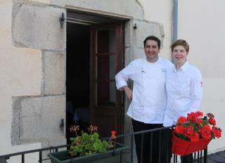 Albert et Mélina ne regrettent pas leur choix et sont bien décidés à imposer leur style : la...