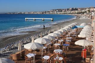 Il faut compter entre 10 000 € et 15 000 € pour monter et démonter chaque année ces restaurants...