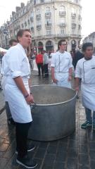 La marmite du tournage avait une capacité de 500 kg ! Il a fallu la déplacer plusieurs fois...