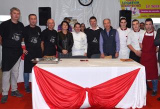 Les deux équipes Finalites entourant Véronique Godet, Nicolas Conraux, Benoit Philippot et Eric...