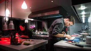 A Aozen, Pierre Legrand cuisine devant ses clients