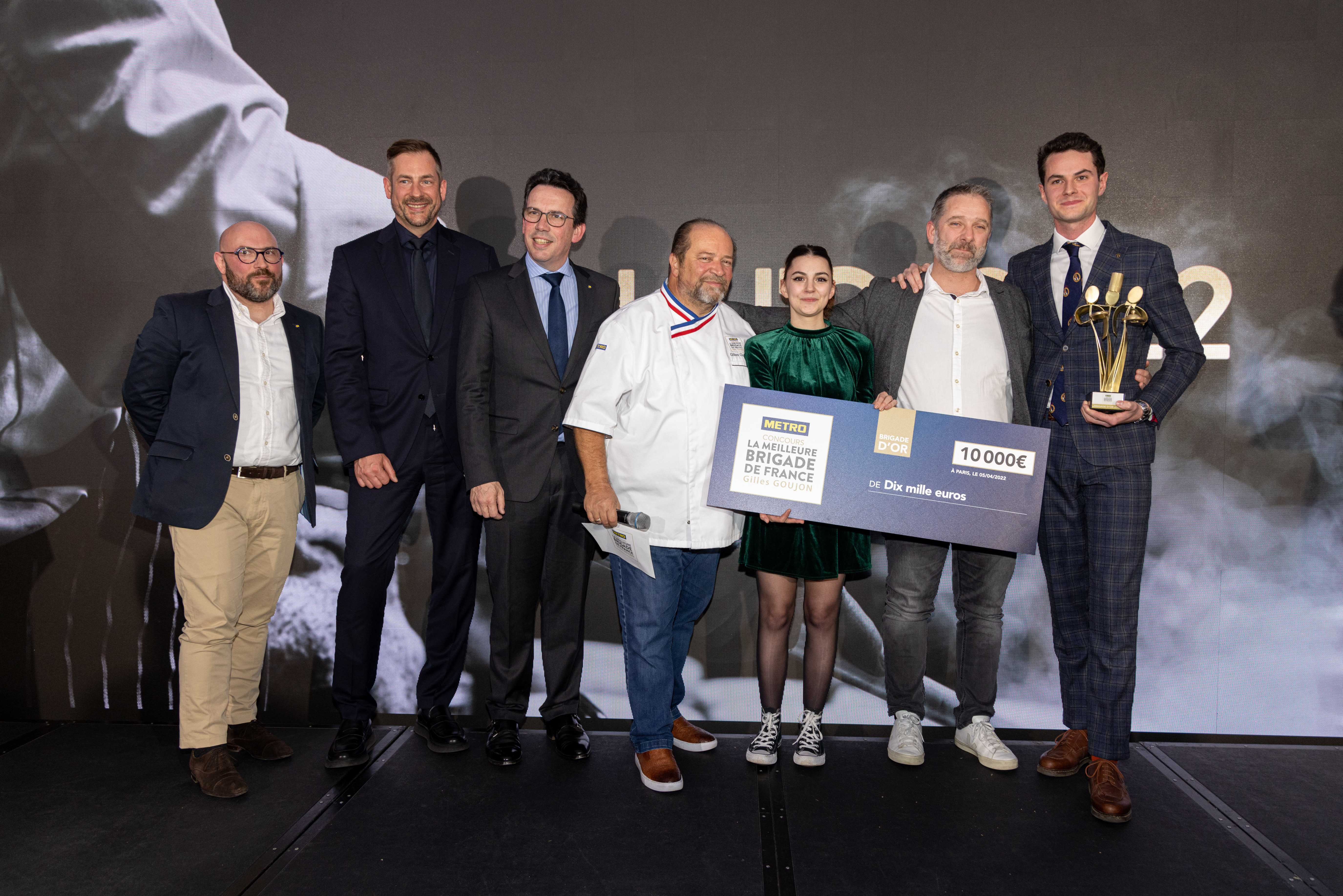 Olivier Arlot, Amélie Tierce et Jive Micova, du restaurant O&A à Tours, ont reçu la meilleure d'or du concours de la meilleure brigade de France.