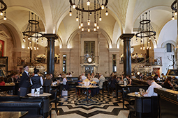  Londres, le Wolseley, fleuron du groupe de restauration Corbin & King