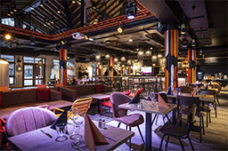 Au restaurant BC7 de l'htel Base Camp Lodge des 2 Alpes