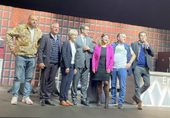 Tous trs impliqus dans Zee Auberge - De G D : chef 1* Clment Bouvier, Martial Saddier du Dpartement 74, Catherine Jullien Brches, Maire, Arnaud Gobled Prsident de Zee Auberge, Sandrine Chaix Vice prsident de la Rgion, le chef 3* Emmanuel Renaut et Alexis Sbriglio Maitre de Crmonie