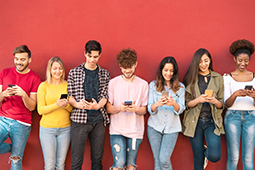 Les Z sont technophiles et connects. Mettez leur disposition des plateformes et des outils qui leur permettent d'accder rapidement aux informations