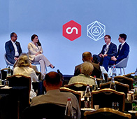 De gauche droite : le professeur de management Ashok Som, la consultante Caroline Ellul, le directeur gnral de Glion - Institut de Hautes tudes, Frdric Picard, et l'apprenti au sein du groupe Paris Society, Alban Sucrot