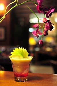 Inédite dans sa présensation et son esprit, la nouvelle carte des cocktails du Regency Bar décline une cinquantaine de recettes. Inédite dans sa présensation et son esprit, la nouvelle carte des cocktails du Regency Bar décline une cinquantaine de recettes.