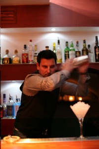 La mixologie, ou l'art du coktail, c'est aussi un spectacle. La mixologie, ou l'art du coktail, c'est aussi un spectacle.