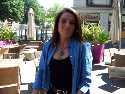 Catherine Javelle soutient les fumeurs en terrasse. Catherine Javelle soutient les fumeurs en terrasse.