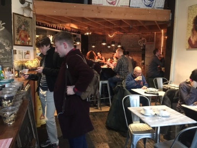 Au café Taszo, les ordinateurs portables n'ont plus droit de cité. Au café Taszo, les ordinateurs portables n'ont plus droit de cité.