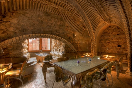 La voûte en os de bassin du Giger bar.