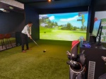 Dans le Nord, un bar invite à jouer au golf d'intérieur