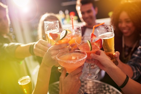 La reprise est plus forte dans les discothèques, où le panier moyen est plus élevé. La reprise est plus forte dans les discothèques, où le panier moyen est plus élevé.