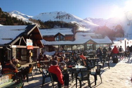 Du soleil, de la neige, des bons rapports qualité-prix, c'est le cocktail gagnant de la moyenne montagne auvergnate pour le début de la saison hivernale 2008-2009.
