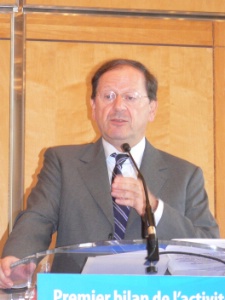 Hervé Novelli présentant un premier bilan de l'activité touristique de l'été en France Hervé Novelli présentant un premier bilan de l'activité touristique de l'été en France