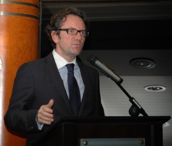 Frédéric Lefebvre, secrétaire d'État au tourisme. Frédéric Lefebvre, secrétaire d'État au tourisme.