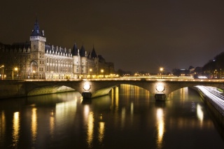 'C'est parce que Paris a su innover et inventer qu'elle s'est redonné une nouvelle image et qu'elle a renforcé son attractivité dans le monde', assure Jean-Bernard Bros, adjoint au maire de Paris chargé du tourisme.