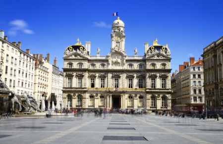 Certaines grandes villes françaises affichent encore des RevPAR en retrait. L'hôtellerie lyonnaise enregistre ainsi une baisse d'activité sur l'ensemble des catégories.