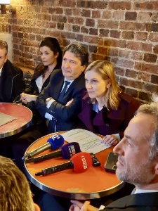 Agnès Pannier-Runacher venue débattre avec les commerçants, au Café Parisii (XIIe). Agnès Pannier-Runacher venue débattre avec les commerçants, au Café Parisii (XIIe).