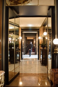 À Paris, La Réserve (VIIIe) est le seul palace a avoir rouvert ses portes à l'issue du confinement. À Paris, La Réserve (VIIIe) est le seul palace a avoir rouvert ses portes à l'issue du confinement.