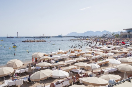 La plage de Cannes. La plage de Cannes.