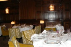 La salle du restaurant gastronomique 'Hélène Darroze at The Connaught'