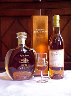 La maison Paul Giraud produit, sur 35 hectares, de vieux cognacs dans le premier cru de Grande Champagne. La maison Paul Giraud produit, sur 35 hectares, de vieux cognacs dans le premier cru de Grande Champagne.