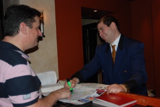 Conseiller les clients et faire en sorte qu’ils passent un agréable séjour : deux tâches au cœur du métier de concierge. Conseiller les clients et faire en sorte qu’ils passent un agréable séjour : deux tâches au cœur du métier de concierge.