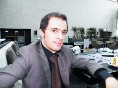 Arnaud Échalier, sommelier : 'J'ai choisi l'Espagne pour la qualité de vie, le climat, et aussi parce que je profite ici d'une très grande liberté pour faire mon métier.' Arnaud Échalier, sommelier : 'J'ai choisi l'Espagne pour la qualité de vie, le climat, et aussi parce que je profite ici d'une très grande liberté pour faire mon métier.'
