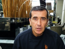 Éric Bausson, chef exécutif de l'Hôtel Hesperia Tower (groupe NH), à Barcelone : 'Il y a encore beaucoup d'opportunités pour les professionnels Français qui veulent travailler de ce côté-ci des Pyrénées.' Éric Bausson, chef exécutif de l'Hôtel Hesperia Tower (groupe NH), à Barcelone : 'Il y a encore beaucoup d'opportunités pour les professionnels Français qui veulent travailler de ce côté-ci des Pyrénées.'
