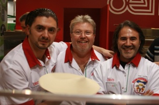 Automne 2008, au salon Equip'Hôtel : lancement de la Fédération des Pizzaïolos de France (FPF), avec l'acteur José Garcia (à droite), parrain de la fédération.
