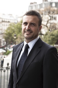 « Avoir une expérience dans un pays anglo-saxon est un atout lorsque l'on postule au Mama Shelter », exlique Bruno Vergeynst, directeur de l'hôtel parisien. « Avoir une expérience dans un pays anglo-saxon est un atout lorsque l'on postule au Mama Shelter », exlique Bruno Vergeynst, directeur de l'hôtel parisien.