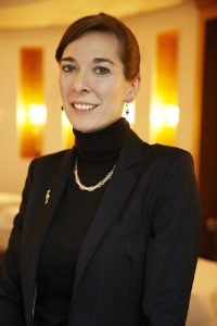 « Nous avons un minimum de 5 postes à pourvoir en permanence », confie Caroline Coudane, DRH du Fouquet's Barrière depuis 2010. « Nous avons un minimum de 5 postes à pourvoir en permanence », confie Caroline Coudane, DRH du Fouquet's Barrière depuis 2010.