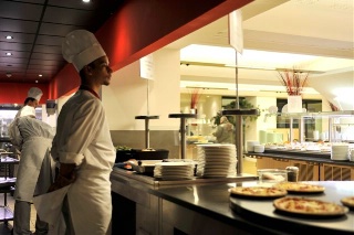 Le groupe Score gère quelque 200 restaurants d'entreprises en Île-de-France.. Le groupe Score gère quelque 200 restaurants d'entreprises en Île-de-France..