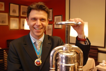 Julien Marchal-Gueret, directeur de la restauration aux Quatre Saisons à Rouen, est également maître canardier Julien Marchal-Gueret, directeur de la restauration aux Quatre Saisons à Rouen, est également maître canardier