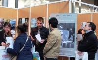10 à 15 personnes non stop devant le stand Alain Ducasse Entreprise.