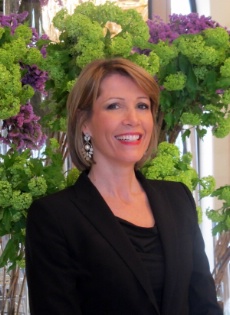 DRH du Four Seasons Hotel George V depuis sept ans, Sylvie Rolland encourage tous les salariés du palace parisien qui souhaitent s'inscrire à des concours.