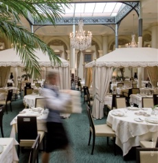 Le Grand Hôtel des Thermes de Saint-Malo et son restaurant Le Cap Horn. L'une des plus belles tables de la région.