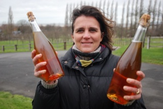 Fille et petite-fille de producteurs de cidre, Agathe Letellier a repris l'exploitation familiale il y a quinze ans.