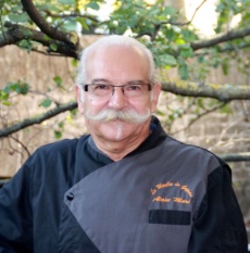 Alain Mari, chef au Moulin du Gapeau, estime qu'il est 'de plus en plus difficile de trouver des apprentis.' Alain Mari, chef au Moulin du Gapeau, estime qu'il est 'de plus en plus difficile de trouver des apprentis.'