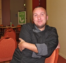 Nicolas Lunel a créé le restaurant Terroirs Bio à Nantes (44). Sans formation, ni carnet d'adresses de producteurs certifiés AB. Nicolas Lunel a créé le restaurant Terroirs Bio à Nantes (44). Sans formation, ni carnet d'adresses de producteurs certifiés AB.