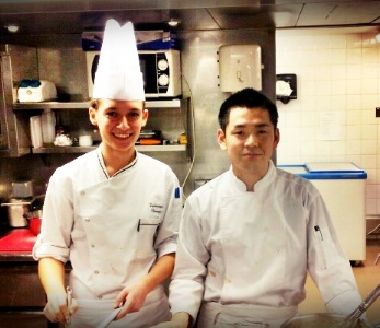 Tiphaine Etienne est aujourd'hui commis de cuisine chez Georges Blanc à Lyon (69), dans le restaurant le Centre by Georges. Tiphaine Etienne est aujourd'hui commis de cuisine chez Georges Blanc à Lyon (69), dans le restaurant le Centre by Georges.
