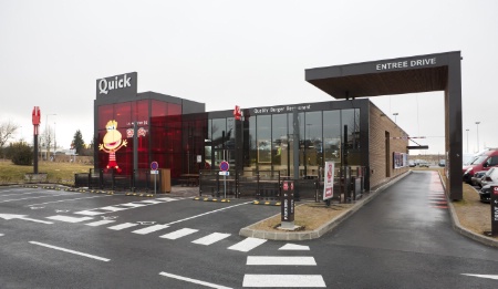 Chez Quick, 37 % des directeurs des restaurants compagnie ont été des équipiers. Ils ont mis en moyenne 8,5 ans pour devenir directeurs. Chez Quick, 37 % des directeurs des restaurants compagnie ont été des équipiers. Ils ont mis en moyenne 8,5 ans pour devenir directeurs.