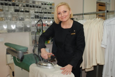 Lucyna Pierzchala, lingère à l'hôtel Le Bristol depuis vingt-huit ans.