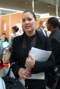 Sélia, 30 ans, est venue sur le salon pour trouver un hôtel qui souhaiterait la recruter en alternance à un poste de réceptionniste. Sélia, 30 ans, est venue sur le salon pour trouver un hôtel qui souhaiterait la recruter en alternance à un poste de réceptionniste.
