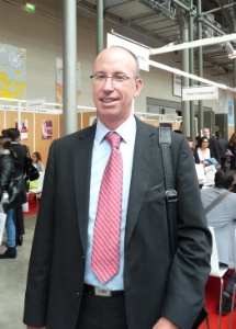 Nicolas Kempton, 45 ans, a démarché les groupes pour un poste d'agent de réservation. Nicolas Kempton, 45 ans, a démarché les groupes pour un poste d'agent de réservation.