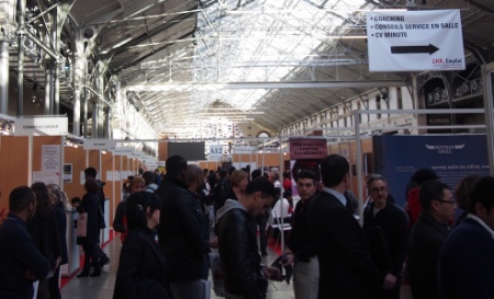 Hier, la huitième édition du salon LHR Emploi, organisé par L'Hôtellerie Restauration, a vu défiler 5 294 visiteurs au CentQuatre à Paris. Hier, la huitième édition du salon LHR Emploi, organisé par L'Hôtellerie Restauration, a vu défiler 5 294 visiteurs au CentQuatre à Paris.